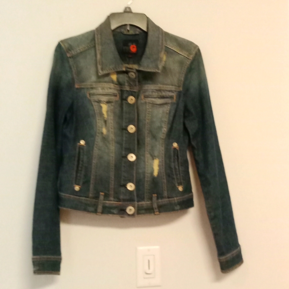 Guess jean jacket, says large but it's small 4-6, stretch fabric, like new.